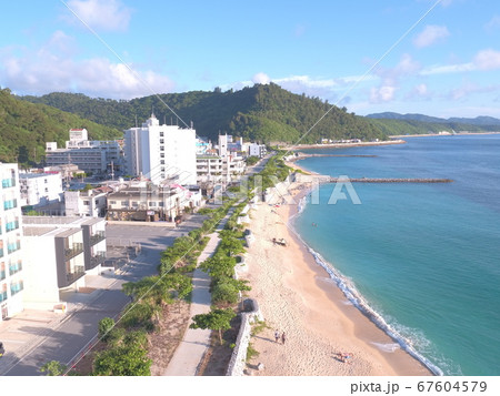 沖縄県名護市東江海岸-夏の海辺 沖縄県名護市東江海岸-夏の海辺 67604579