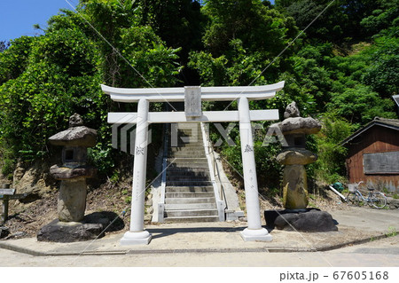 田舎の神社にある鳥居の写真素材 田舎の神社にある鳥居の写真素材