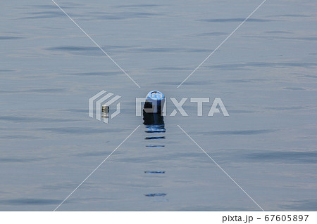 Plastic buoys floating on the water Position the fish trap Plastic buoys floating on the water Position the fish trap 67605897