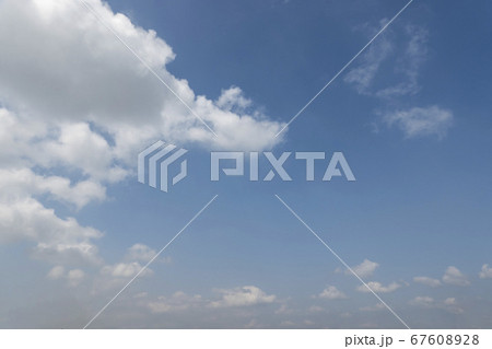 雲 空 澄んだ 67608928