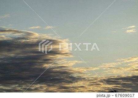 雲 空 澄んだ 67609017