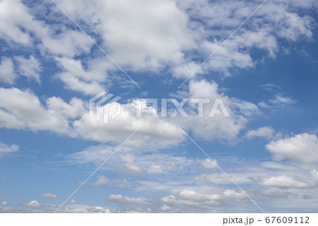 雲 空 澄んだ 67609112