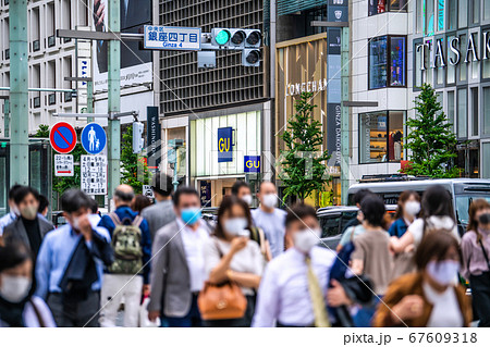 日本の東京都市景観 東京・銀座。新型コロナ(経済へ前のめりで東京の感染者が286人で過去最高) 日本の東京都市景観 東京・銀座。新型コロナ(経済へ前のめりで東京の感染者が286人で過去最高) 67609318