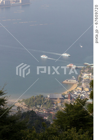 広島県　秋　廿日市市　安芸の宮島　弥山からの風景 67609720