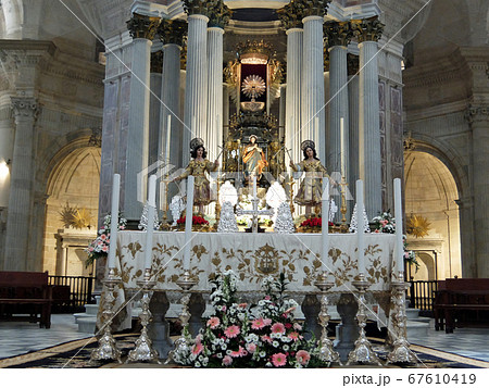 カディス大聖堂の主祭壇(スペイン)CADIZ カディス大聖堂の主祭壇(スペイン)CADIZ 67610419