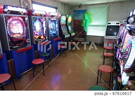 古めかしいゲームセンター (無人) イメージ 古めかしいゲームセンター (無人) イメージ 67610617