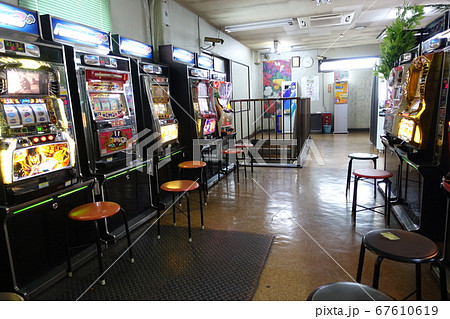 古めかしいゲームセンター　(無人)　イメージ 67610619