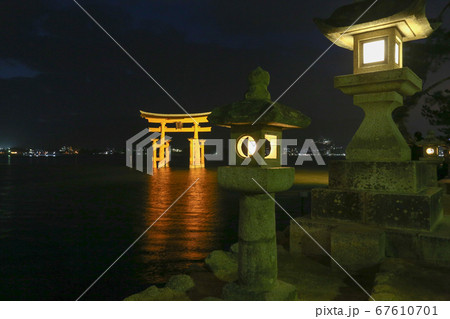 広島県 秋 廿日市市 宮島 厳島神社 大鳥居 広島県 秋 廿日市市 宮島 厳島神社 大鳥居 67610701