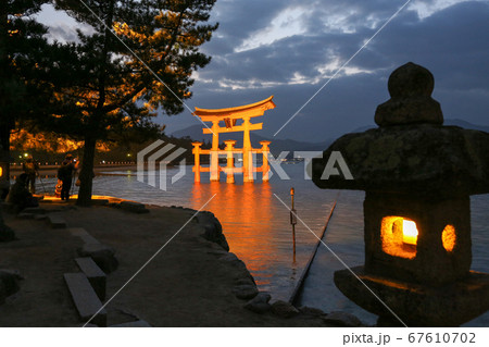広島県 秋 廿日市市 宮島 厳島神社 大鳥居 広島県 秋 廿日市市 宮島 厳島神社 大鳥居 67610702