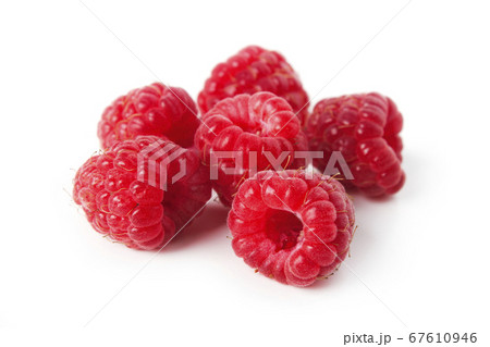 Handful of ripe raspberries Handful of ripe raspberries 67610946