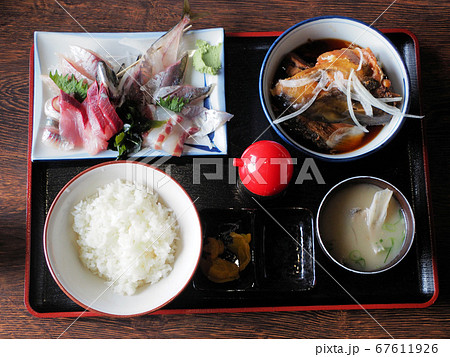 新鮮刺身と煮魚付いた塩湯定食 新鮮刺身と煮魚付いた塩湯定食 67611926