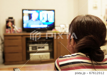 主婦の楽しみ。今日のテレビ番組は？ 67612012