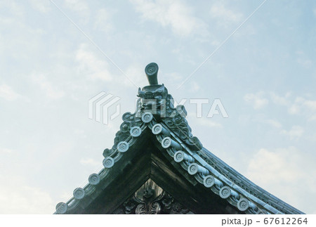 鬼瓦　日本家屋　日本瓦　和式建築物　イメージ素材 67612264