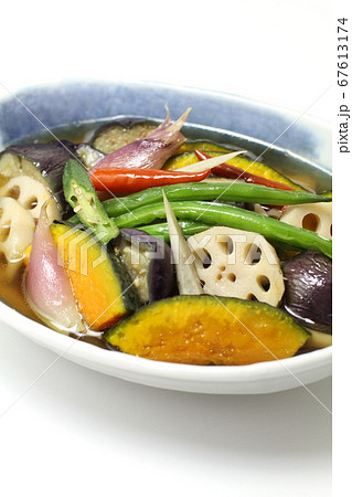 野菜の揚げ浸し、夏野菜の揚げ浸し、楕円大鉢盛り、緑黄色野菜 67613174