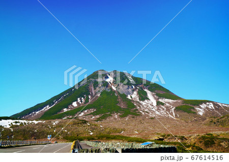 知床峠展望台から見た羅臼岳 67614516