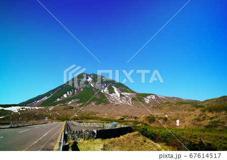 知床峠展望台から見た羅臼岳の写真素材