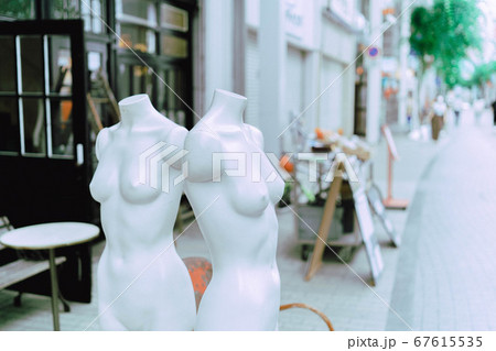 女性のマネキン 67615535