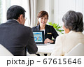 ビジネスウーマン、夫婦、相談 67615646