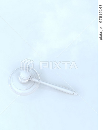 白い司法イメージ　小槌（ガベル）　3DCGイラスト 67616143