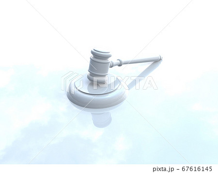 白い司法イメージ　小槌（ガベル）　3DCGイラスト 67616145