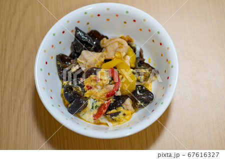 鳥肉と木耳と玉子オイスターソース炒め 鳥肉と木耳と玉子オイスターソース炒め 67616327