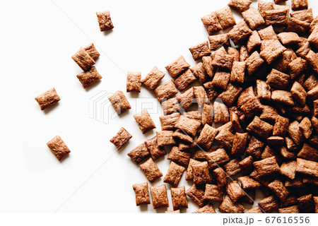 Sweetened sugary chocolate breakfast cereal 67616556