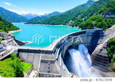 初夏の黒部ダム 67617049