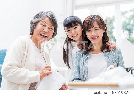 三世代家族、暮らし 67619826