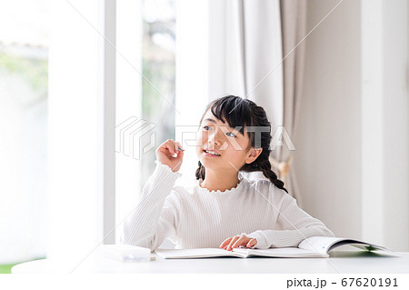 勉強、女の子 勉強、女の子 67620191