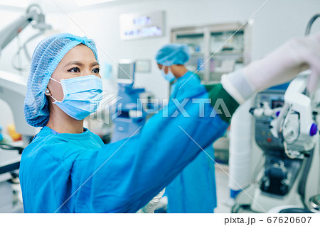 Assistant turning on equipment 67620607