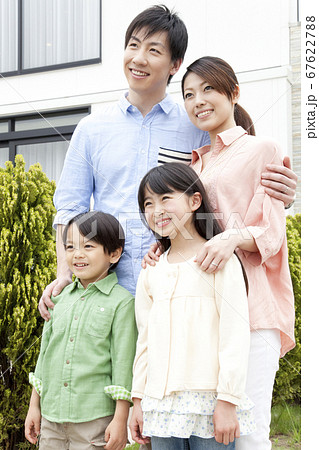 笑顔の親子 67622788