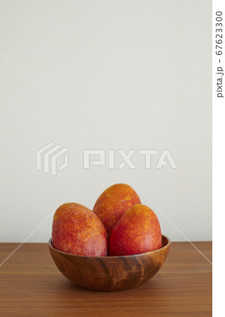 完熟マンゴー室内撮影 67623300