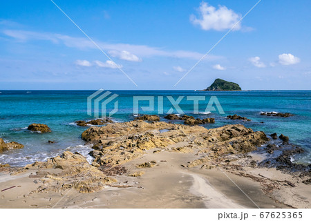 鹿児島県 南大隅町 田尻海水浴場の砂浜と海 鹿児島県 南大隅町 田尻海水浴場の砂浜と海 67625365