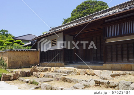 山口県 下関市 長府 古江小路の菅家長屋門 67625484