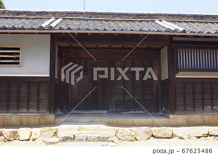 山口県 下関市 長府 古江小路の菅家長屋門 67625486