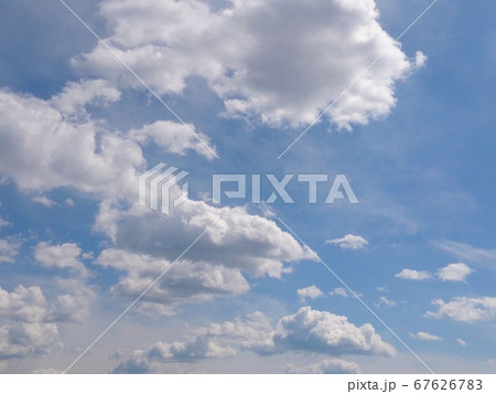 押し寄せる雲の大群 67626783
