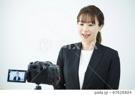 ビジネスウーマン　コンテンツ制作 67626804