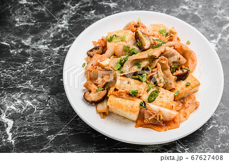 豚キムチと豆腐の炒め物 豚キムチと豆腐の炒め物 67627408