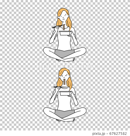 無気力にカップ焼きそばを食べる女性 67627582