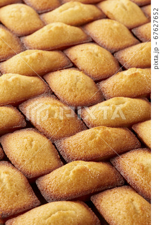 隙間なく埋め尽くされたフィナンシェ 67627652
