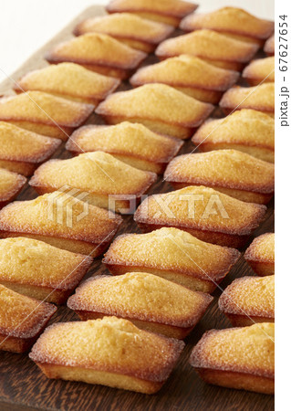 隙間なく埋め尽くされたフィナンシェ 隙間なく埋め尽くされたフィナンシェ 67627654