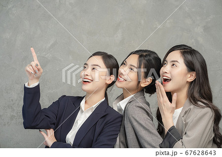 女性 ビジネスウーマン 女性 ビジネスウーマン 67628643