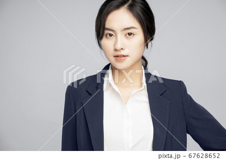 女性 ビジネスウーマン 女性 ビジネスウーマン 67628652