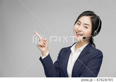 女性　ビジネスウーマン　CSスタッフ 67628765