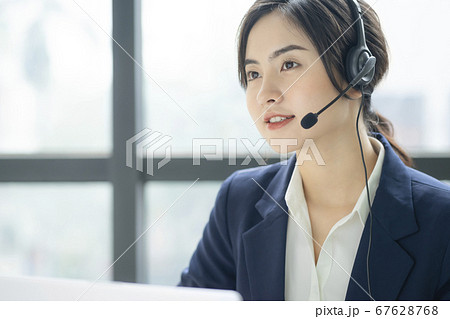 女性 ビジネスウーマン CSスタッフ 女性 ビジネスウーマン CSスタッフ 67628768