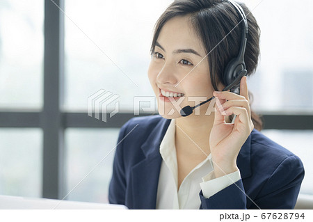 女性 ビジネスウーマン CSスタッフ 女性 ビジネスウーマン CSスタッフ 67628794