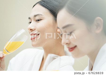 女性 ビューティー エステ リラックス 女性 ビューティー エステ リラックス 67628839