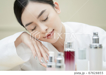 女性 ビューティー エステ リラックス 女性 ビューティー エステ リラックス 67628855