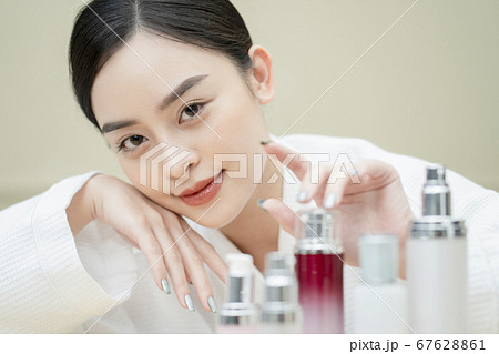 女性　ビューティー　エステ　リラックス 67628861