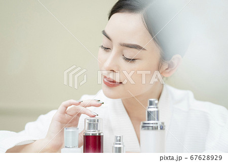 女性 ビューティー エステ リラックス 女性 ビューティー エステ リラックス 67628929